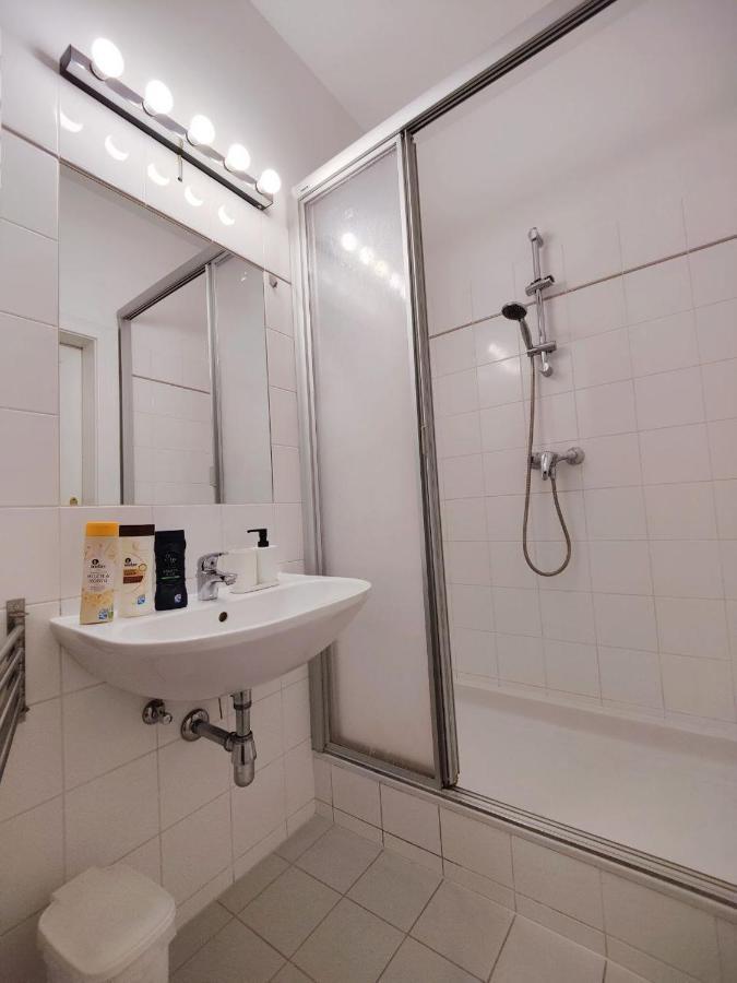 Central Mariahilfer Apartment 4 Min To The City Shopping Center And Schoenbrunn Palace Βιέννη Εξωτερικό φωτογραφία